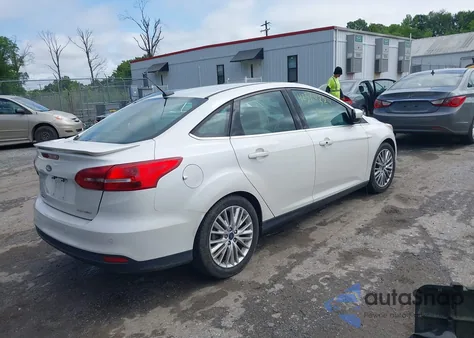 2018 Ford Focus Titanium из США, поврежденный, VIN 1FADP3J22JL314771